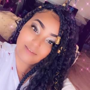 Meet your Posher, Tia